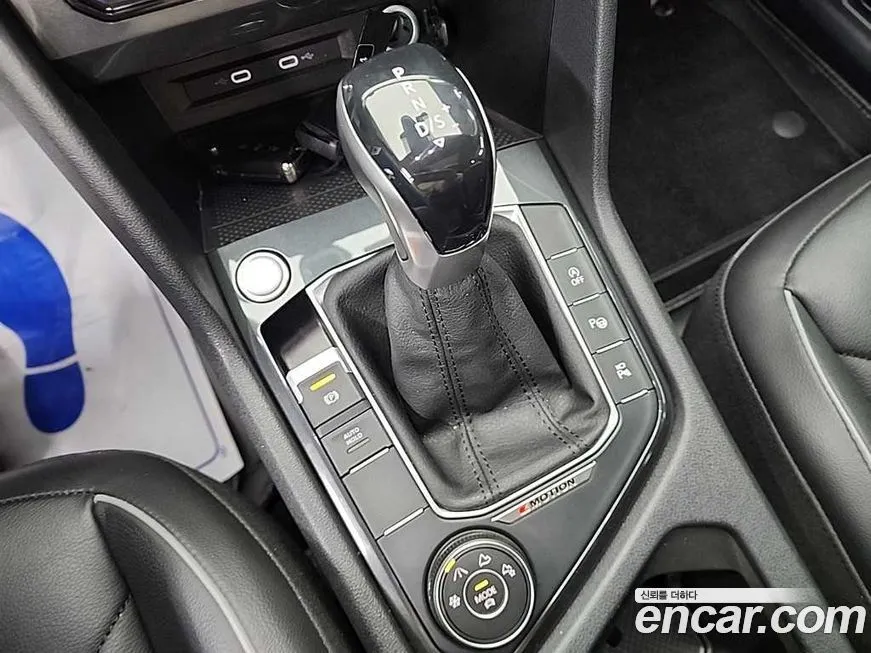 Volkswagen Tiguan — фото 10
