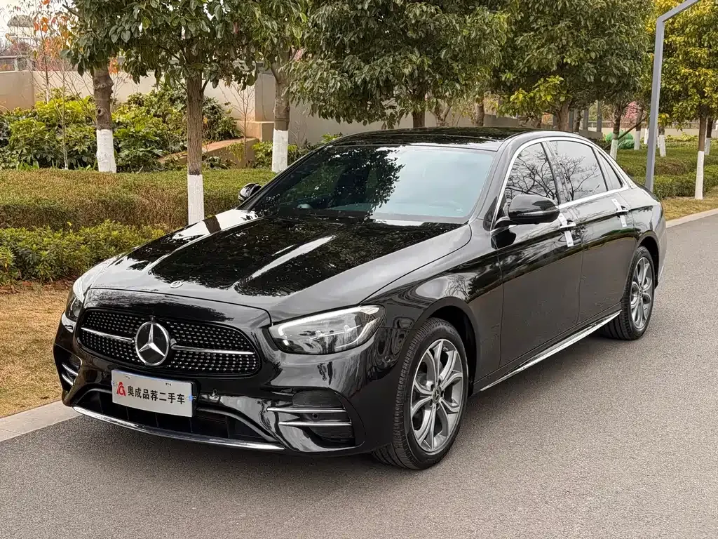 Mercedes-Benz E-Class — фото 1