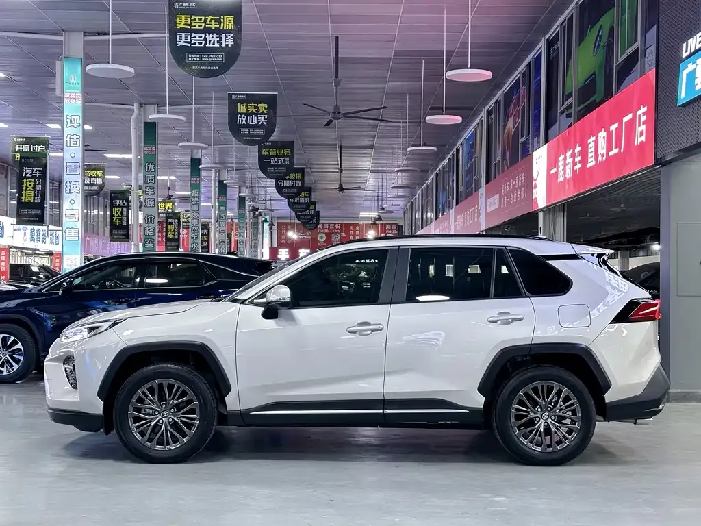 Toyota Wildlander 2023 из CN, фото 3