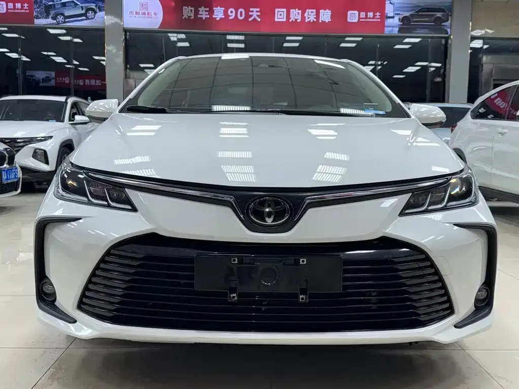 Toyota Corolla — фото 1