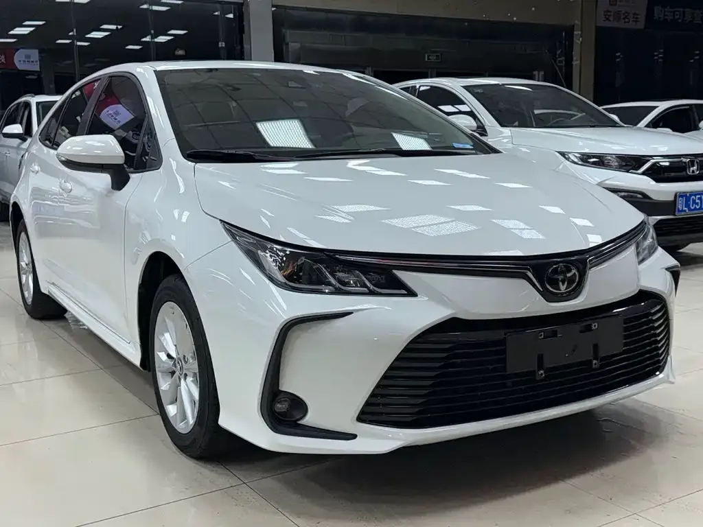 Toyota Corolla — фото 7