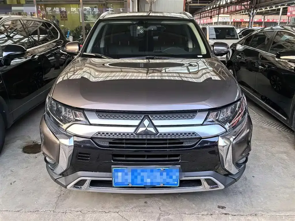Mitsubishi Outlander — фото 2