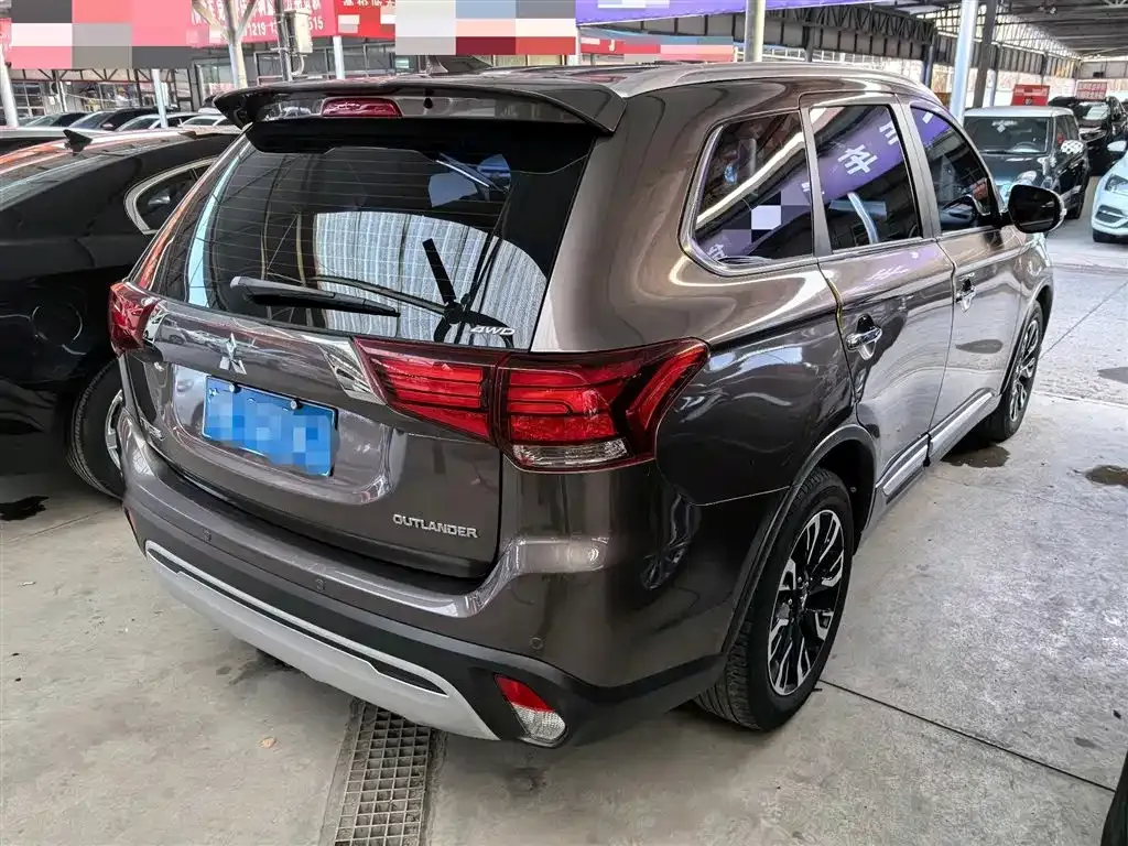 Mitsubishi Outlander — фото 7