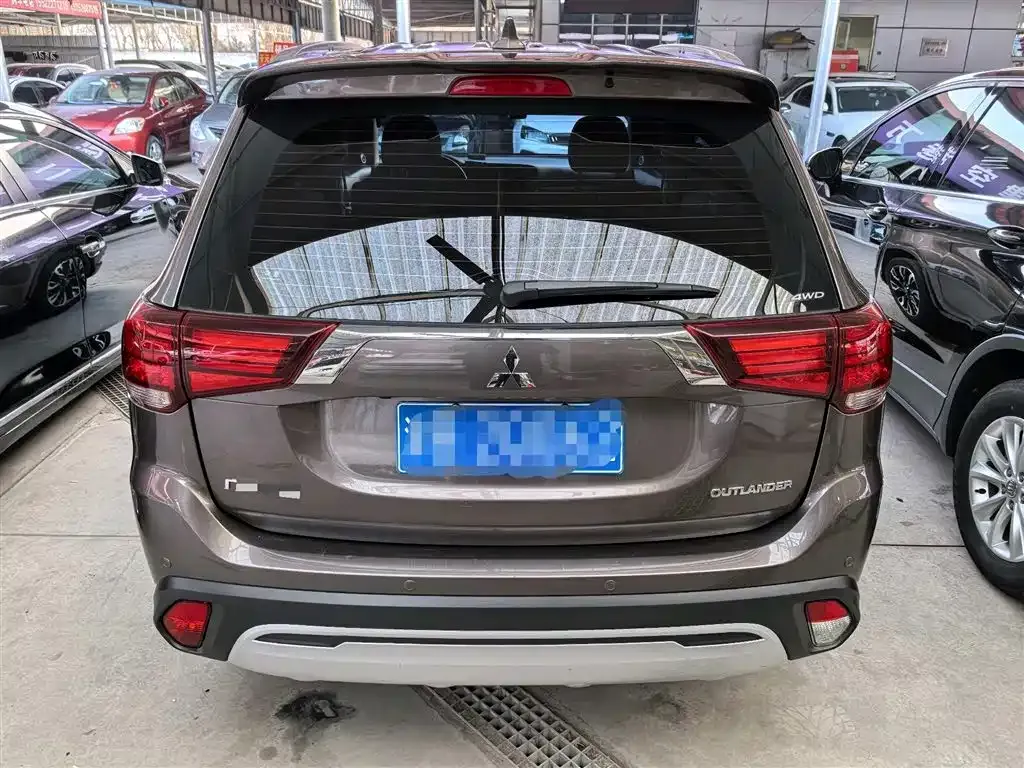 Mitsubishi Outlander — фото 8
