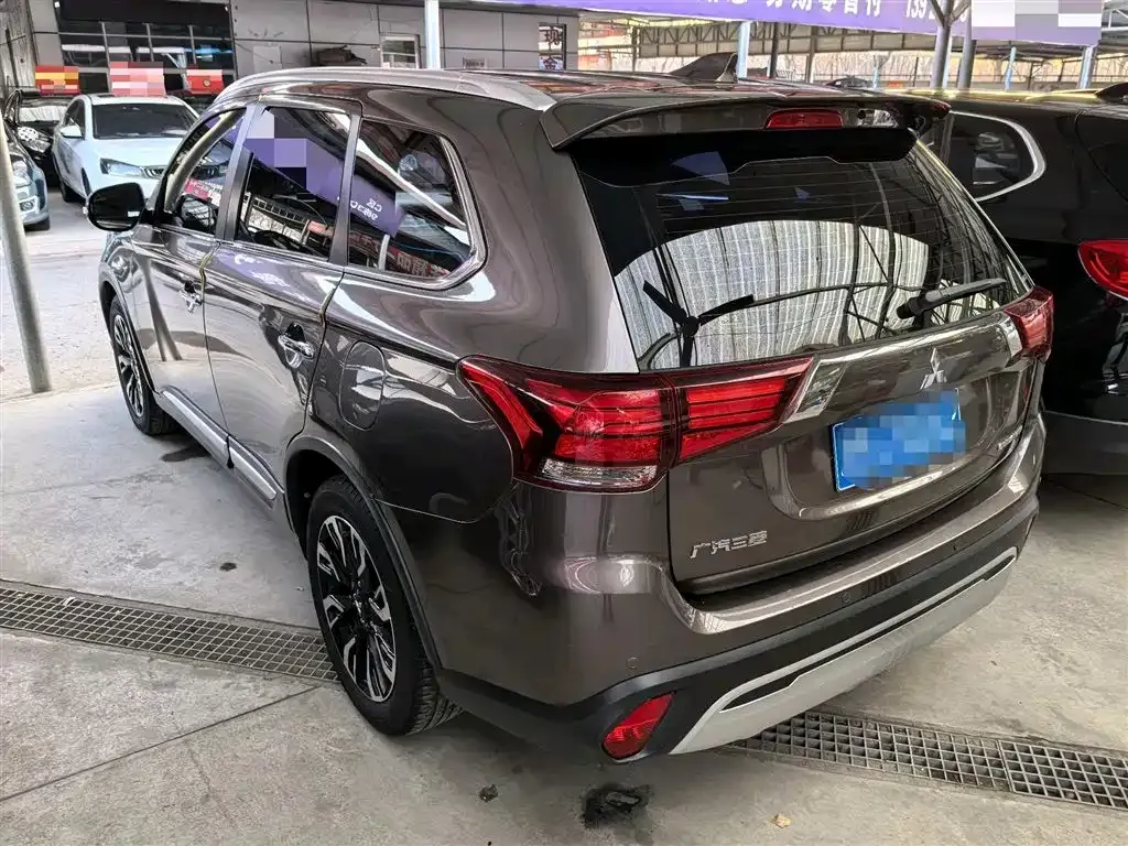 Mitsubishi Outlander — фото 9