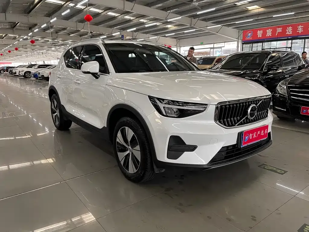 Volvo XC40 — фото 3