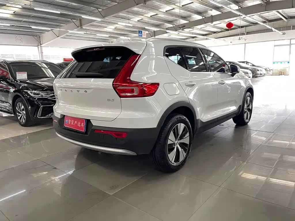 Volvo XC40 — фото 4