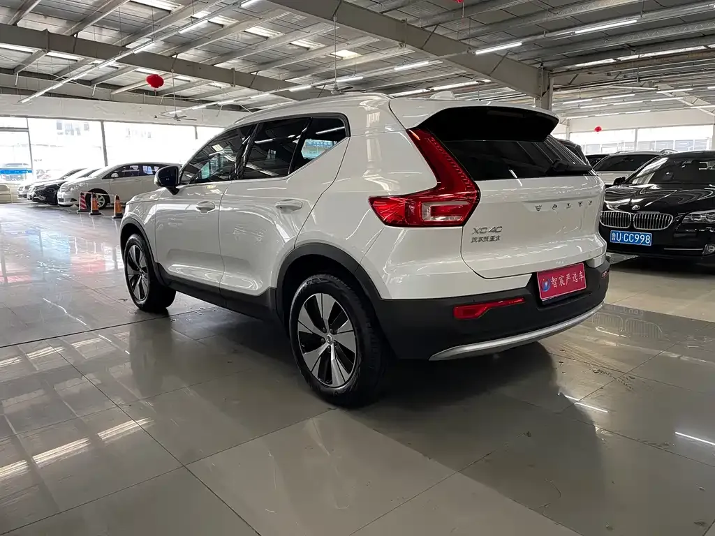 Volvo XC40 — фото 5
