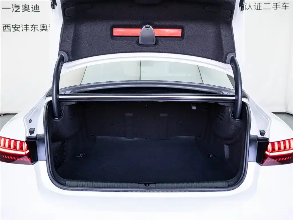 Audi A7L 2024 из CN, фото 7
