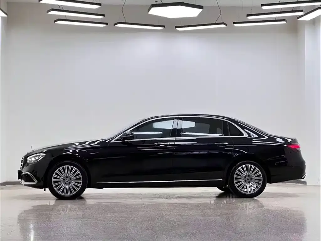 Mercedes-Benz E-Class — фото 4