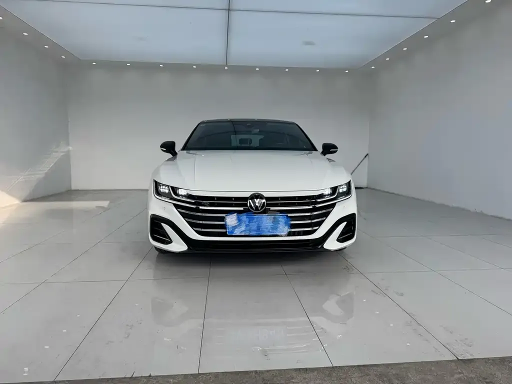 Volkswagen CC 2023 из CN, фото 2