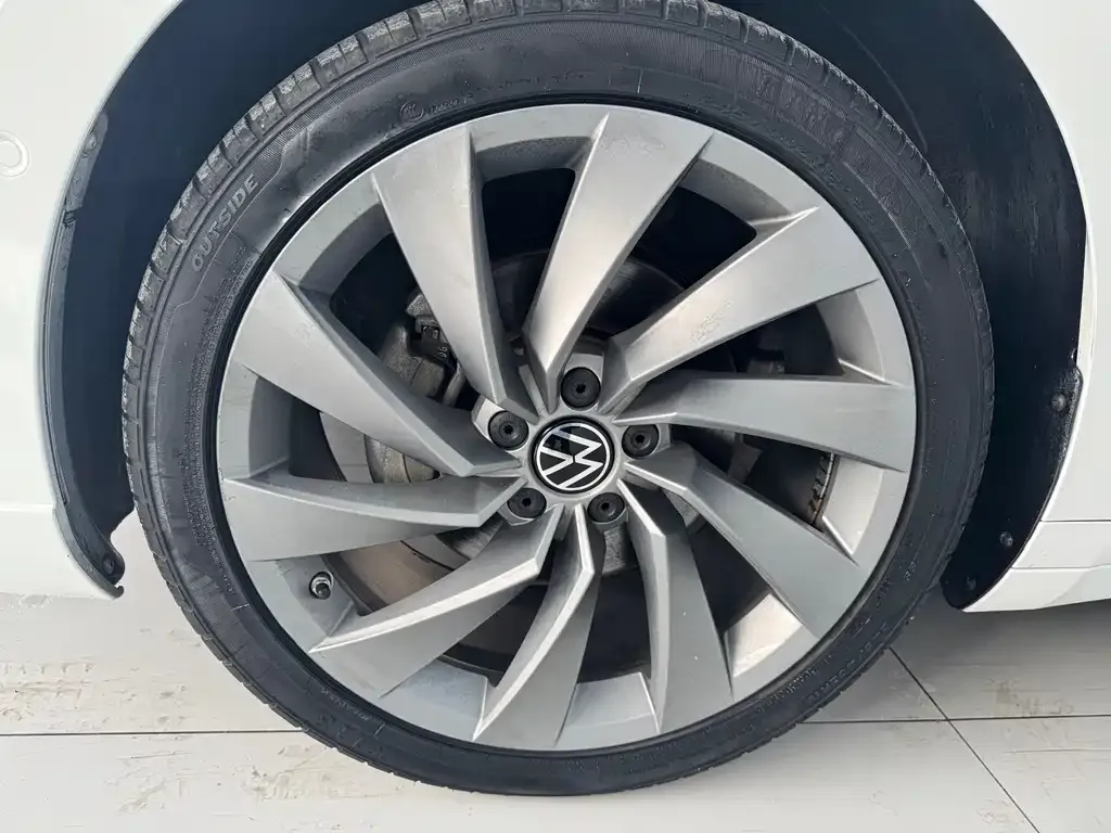 Volkswagen CC 2023 из CN, фото 8