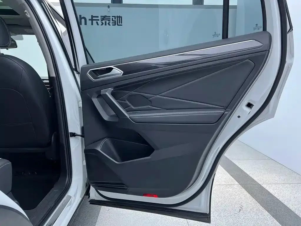 Volkswagen Tiguan L 2023 из CN, фото 10