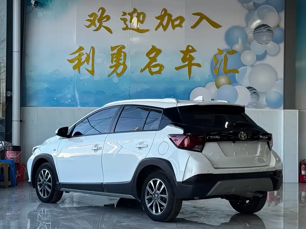 Toyota Yaris L — фото 8