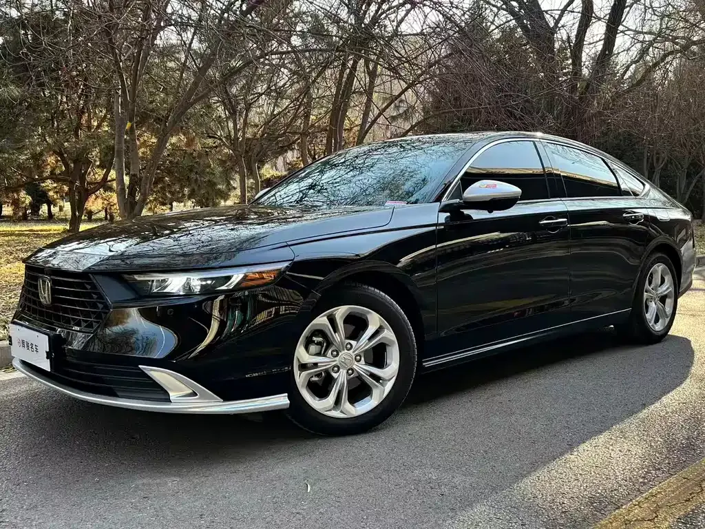 Honda Accord — фото 1