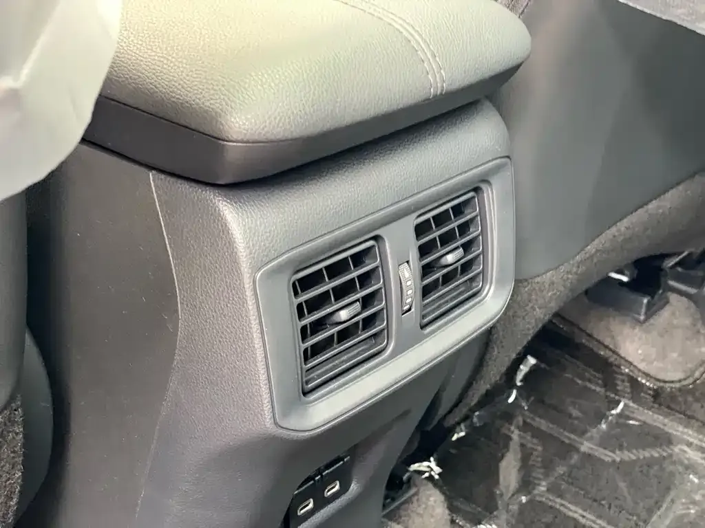 Toyota RAV4 — фото 4