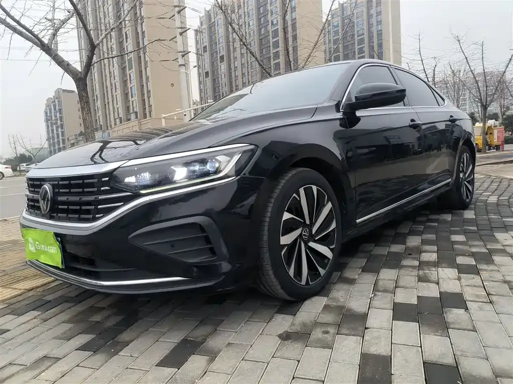 Volkswagen Passat — фото 1