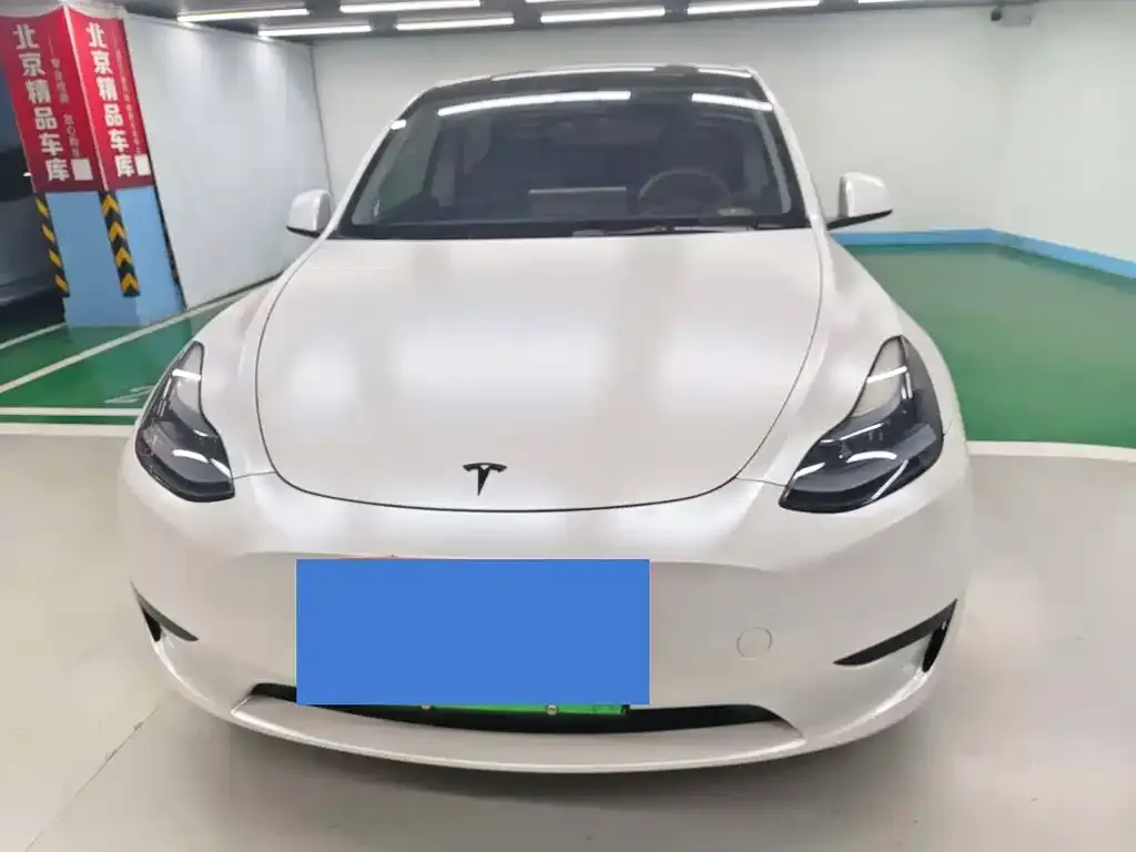 Tesla Model Y — фото 1