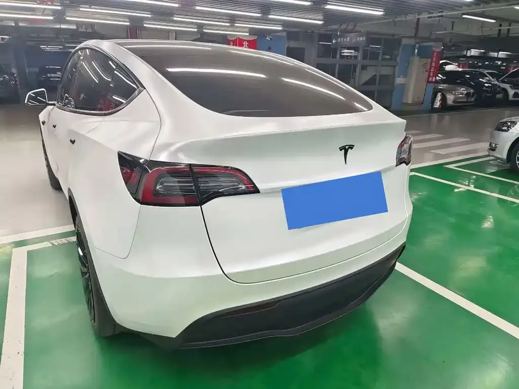 Tesla Model Y — фото 9