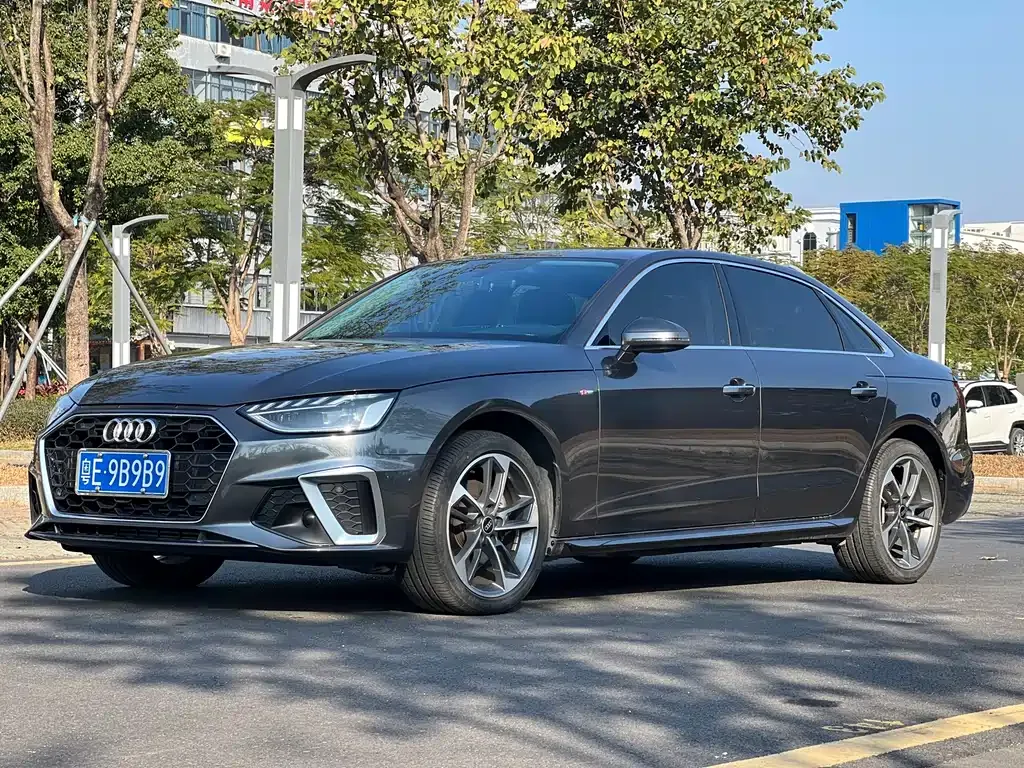 Audi A4L — фото 1