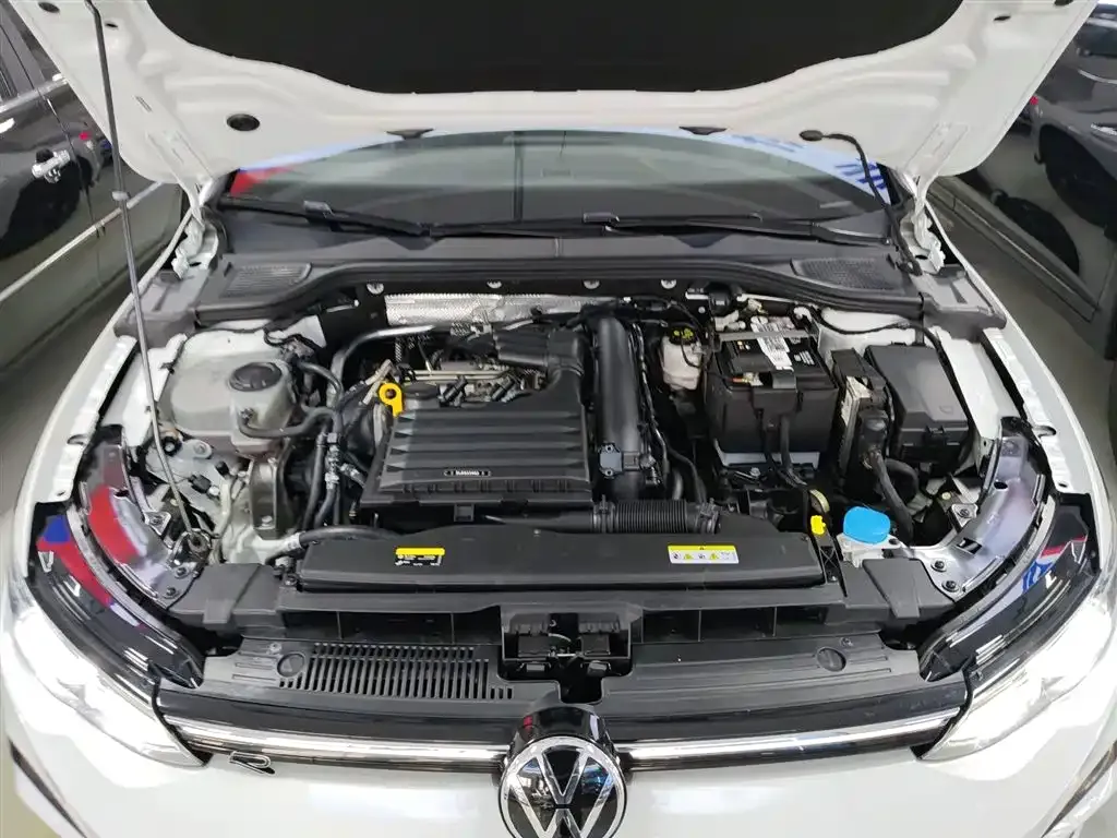 Volkswagen Golf 2023 из CN, фото 10