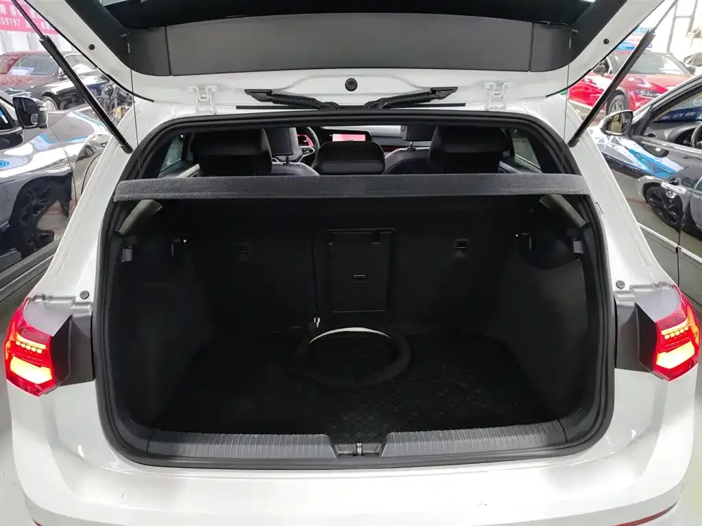 Volkswagen Golf 2023 из CN, фото 9