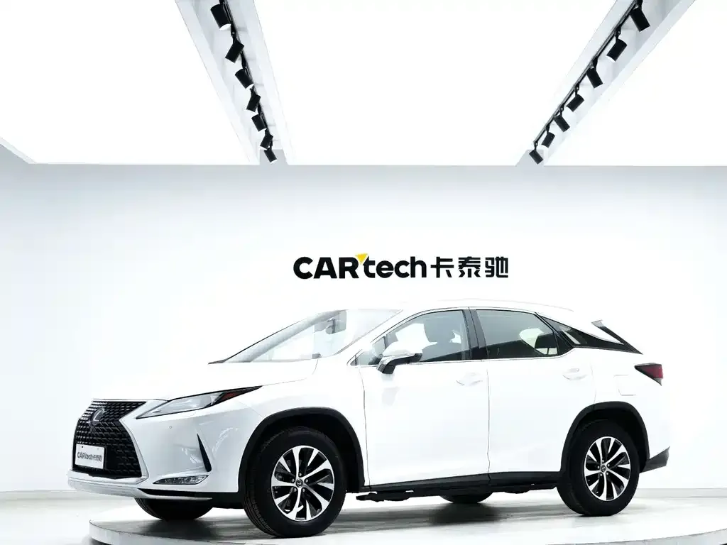 Lexus RX — фото 1