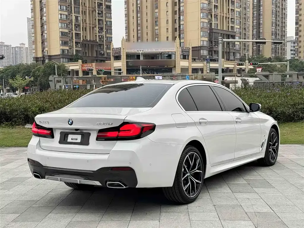BMW 5 Series — фото 4