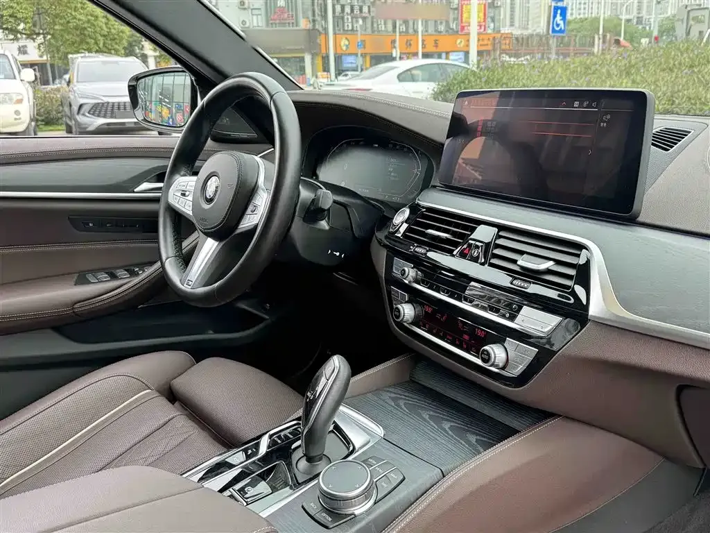 BMW 5 Series — фото 5