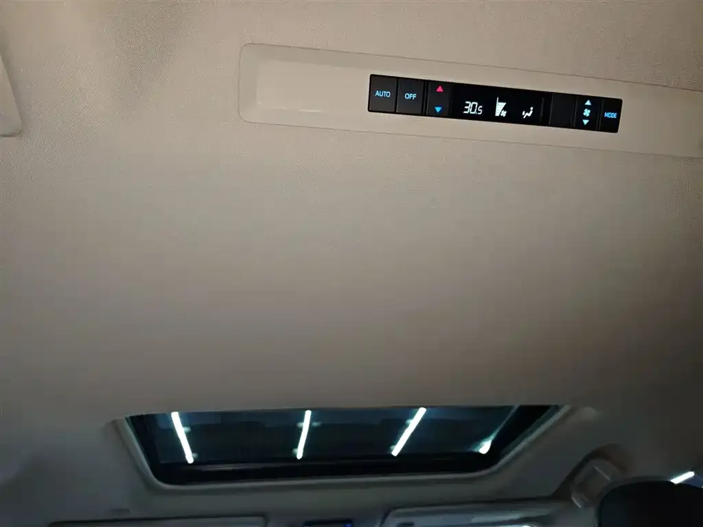 Toyota Sienna — фото 3