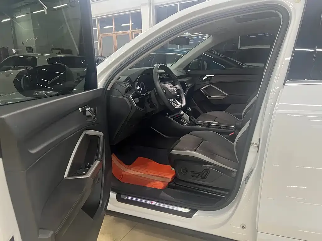 Audi Q3 2021 из CN, фото 4