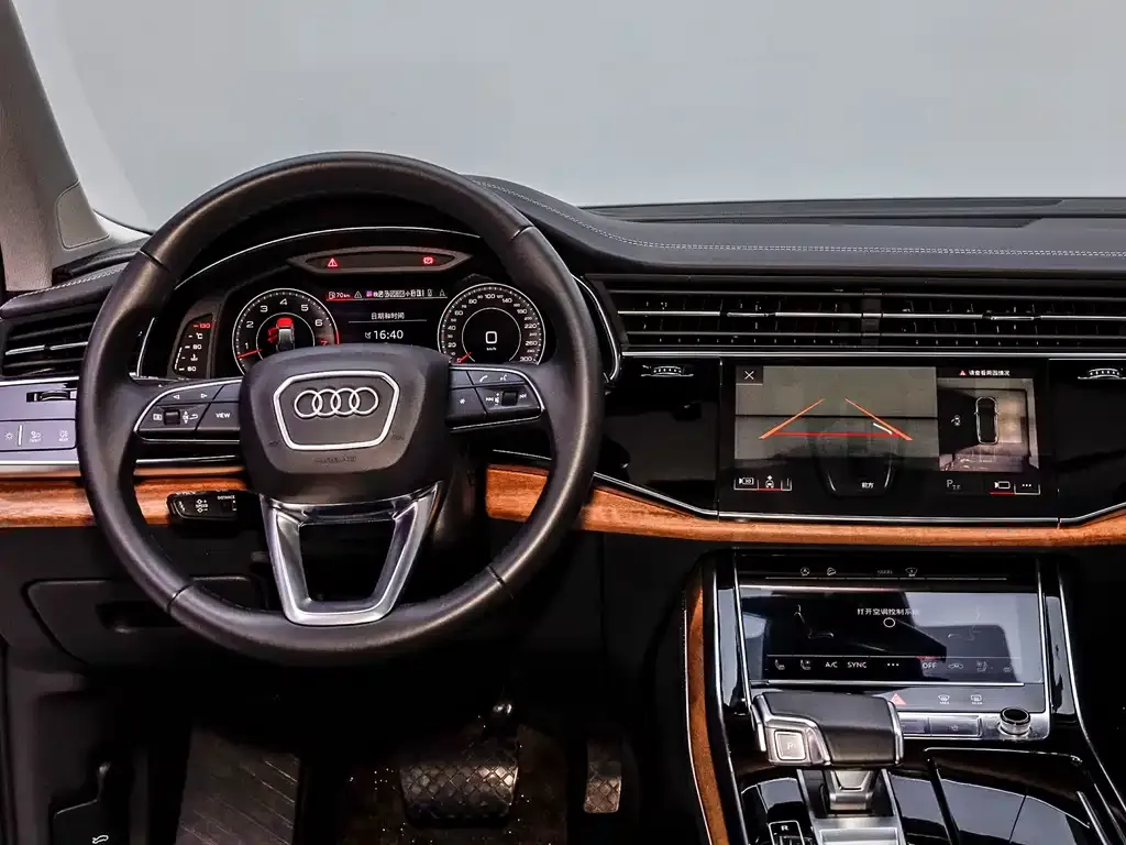 Audi Q7 — фото 10