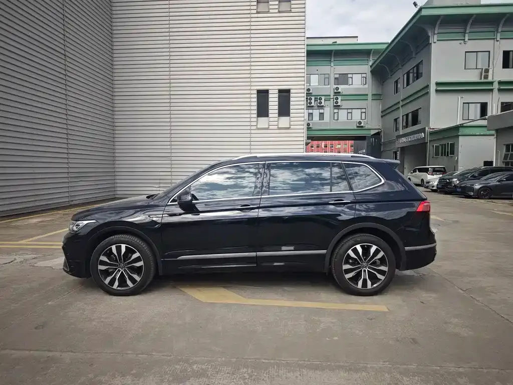 Volkswagen Tiguan L 2022 из CN, фото 3