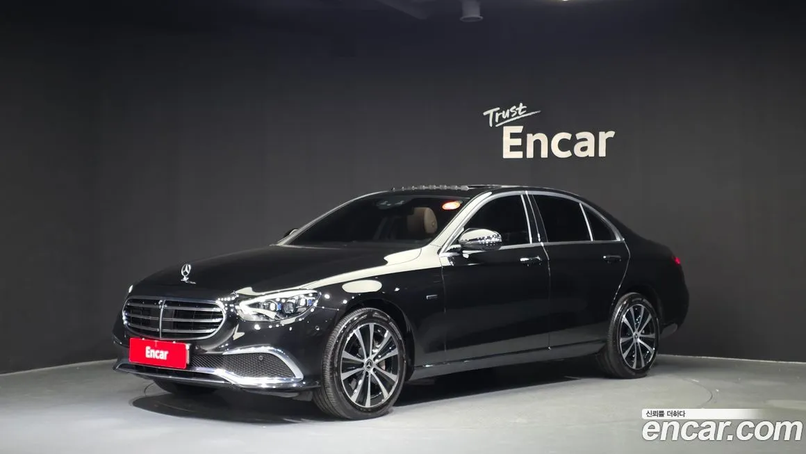 Mercedes-Benz E-Class — фото 1