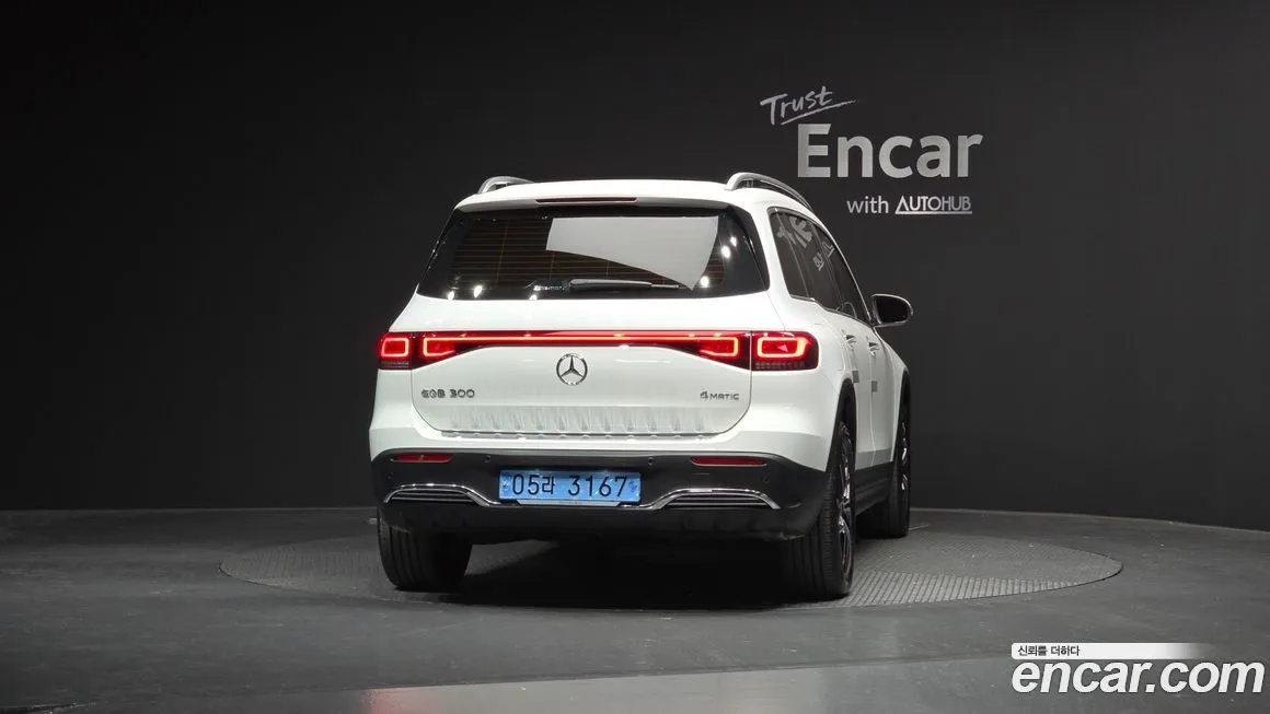 Mercedes-Benz EQB — фото 10