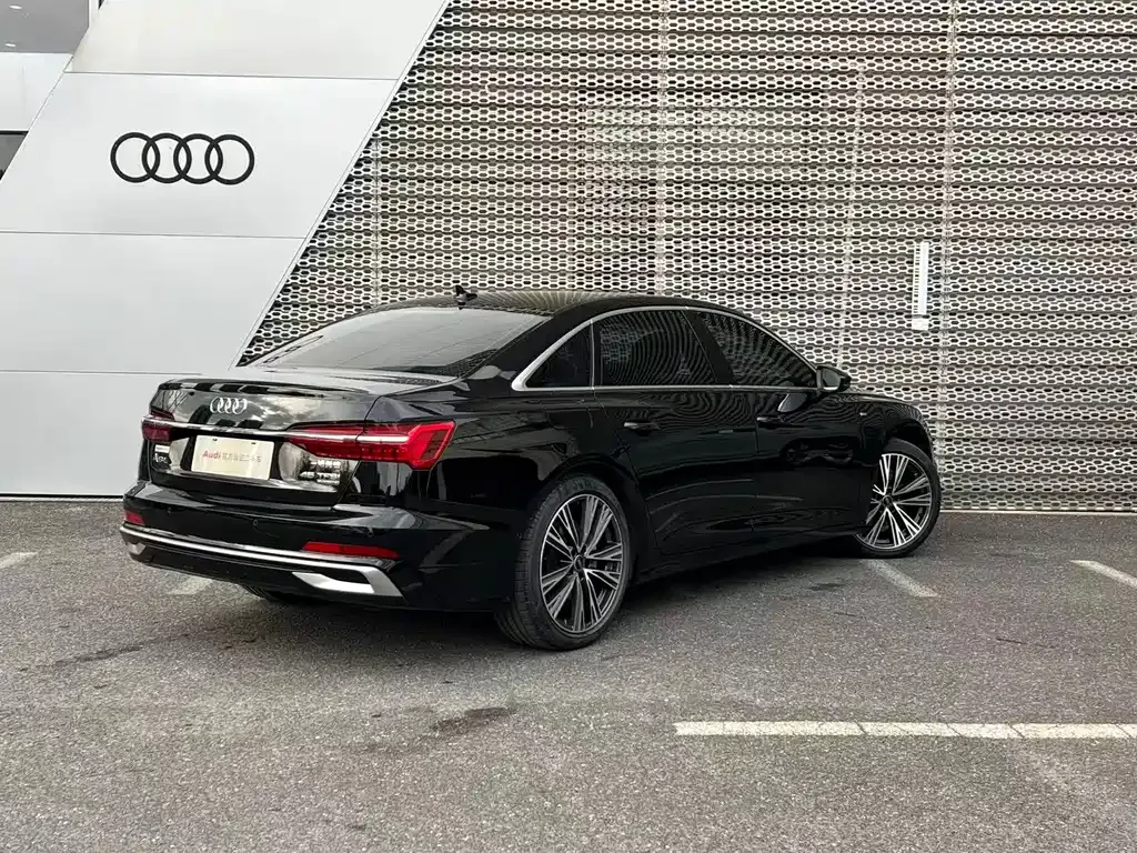 Audi A6L — фото 9
