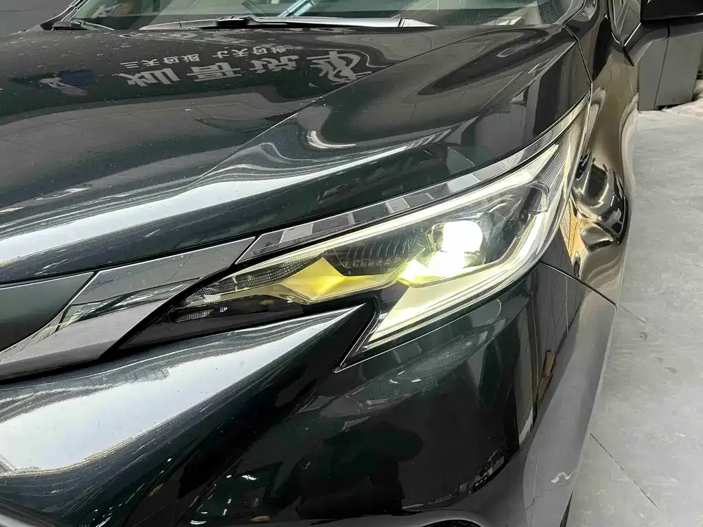 Toyota Granvia — фото 4