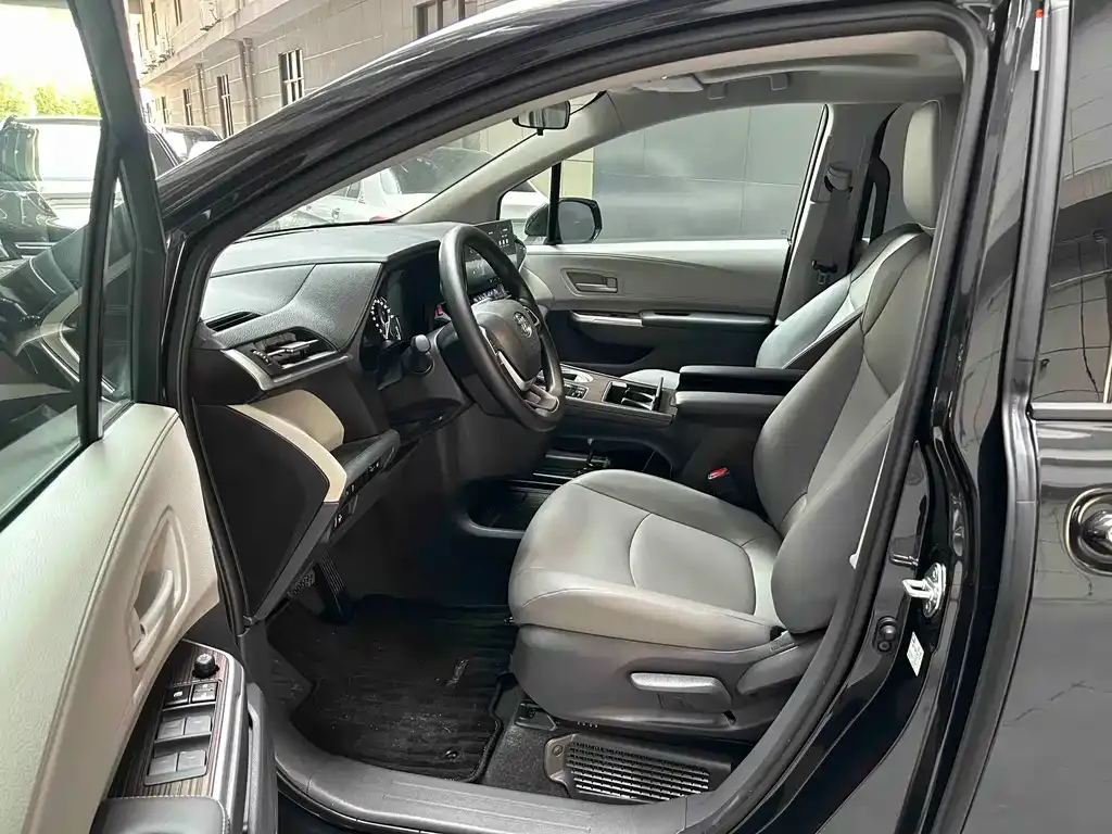 Toyota Granvia — фото 7
