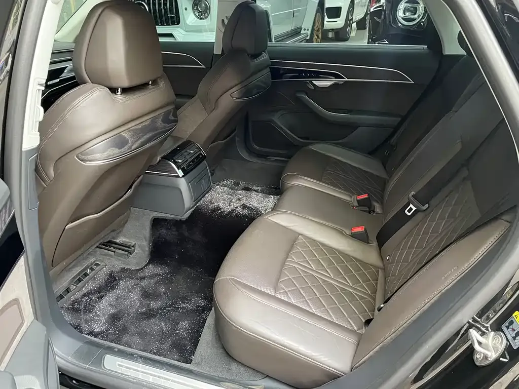 Audi A8 2021 из CN, фото 2