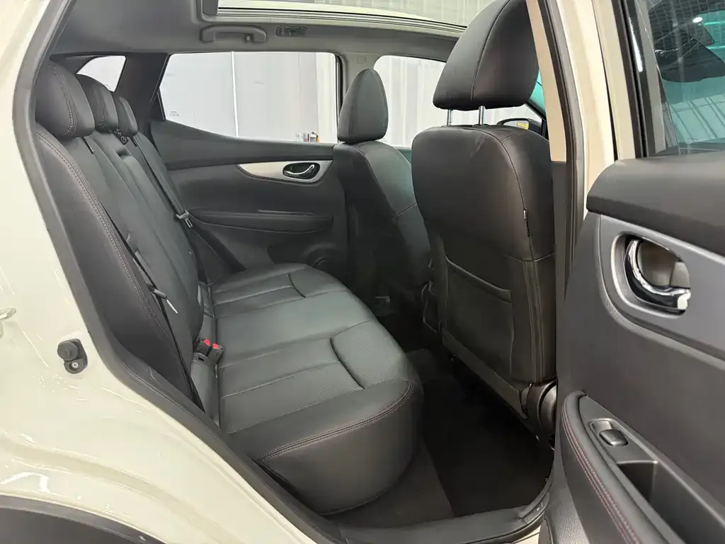 Nissan Qashqai 2022 из CN, фото 2