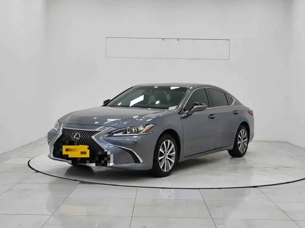 Lexus ES — фото 1