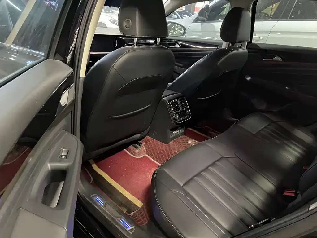 Volkswagen Passat New Energy — фото 10