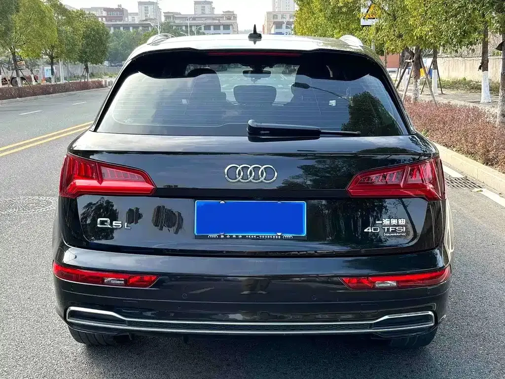 Audi Q5L — фото 5