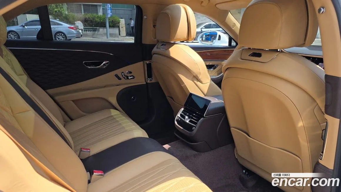 Bentley Flying Spur 2021 из KR, фото 8