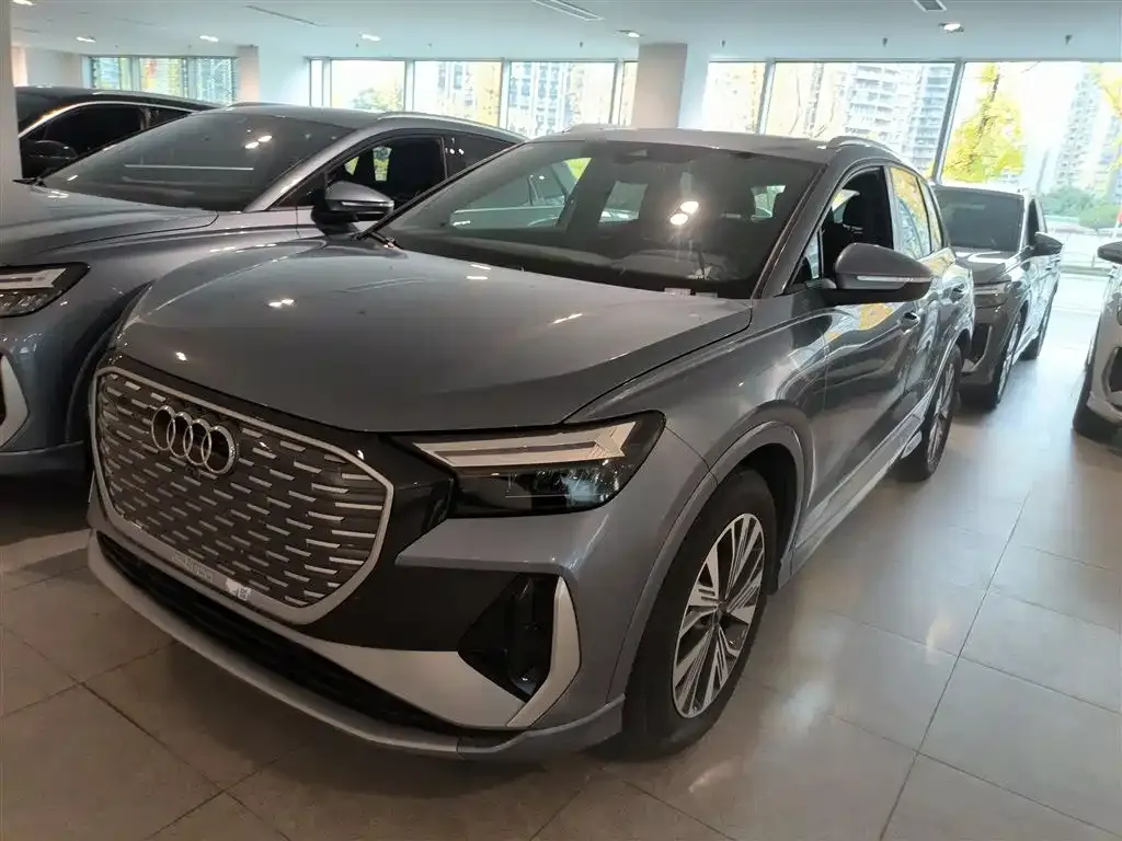 Audi Q4 e-tron — фото 2