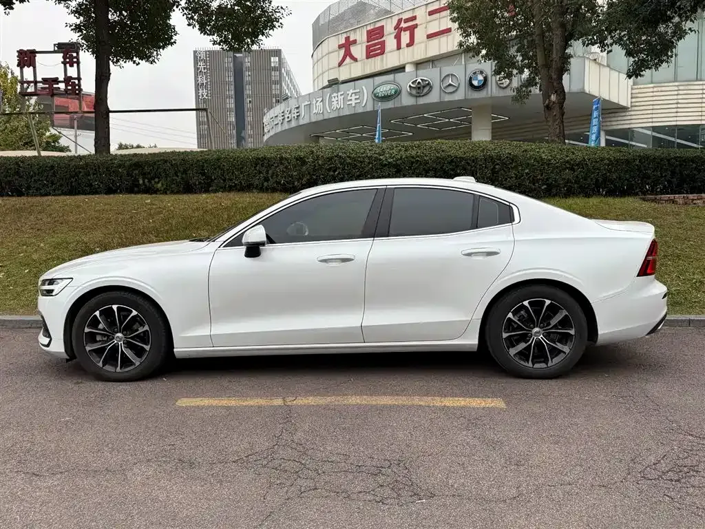Volvo S60 — фото 10