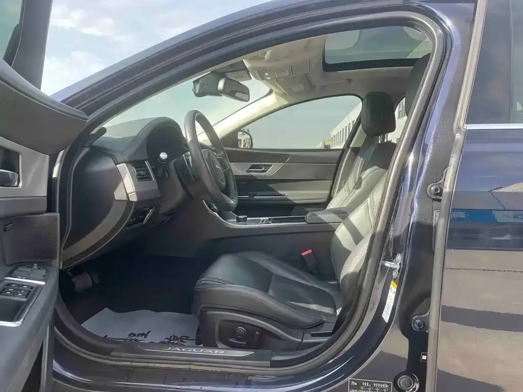 Jaguar XFL 2021 из CN, фото 10