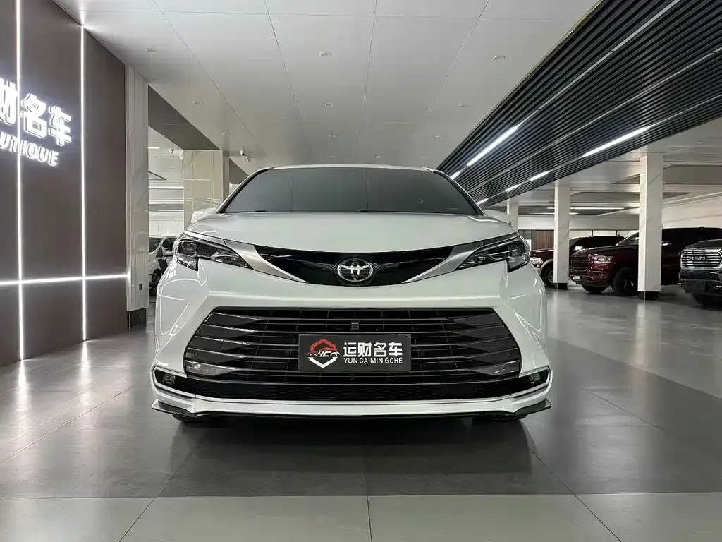 Toyota Sienna — фото 4