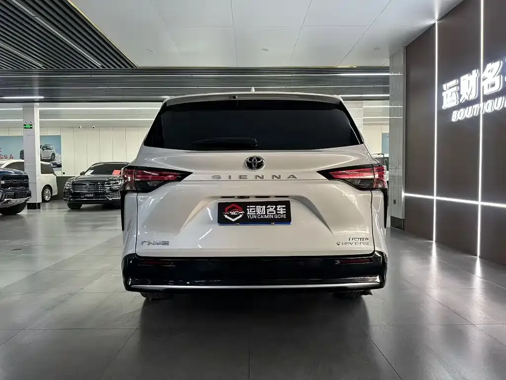 Toyota Sienna — фото 2