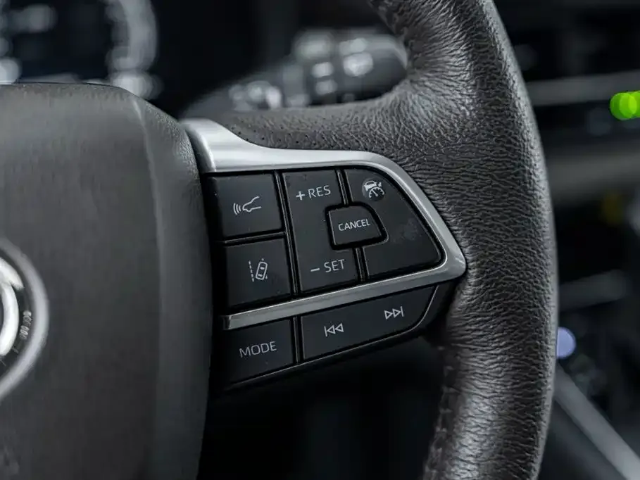 Toyota Granvia — фото 3